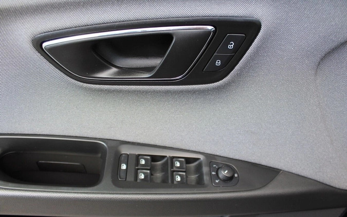 Seat Leon cena 54900 przebieg: 205500, rok produkcji 2019 z Michałowo małe 172